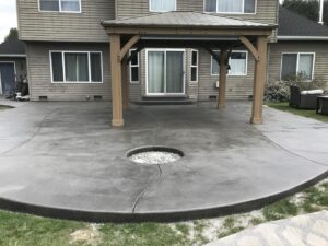 Outdoor living patio with fire pit